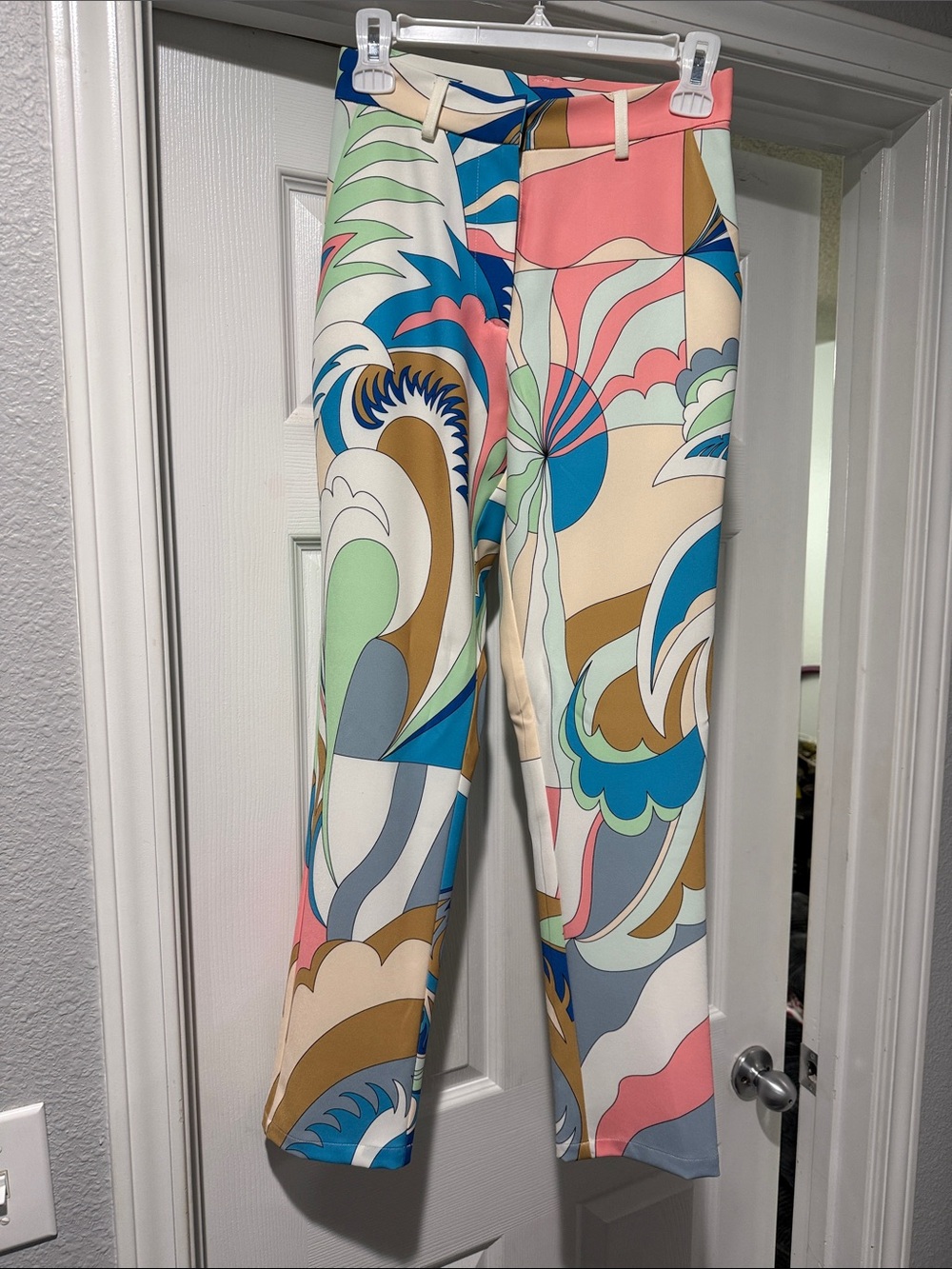 Colorblock abstract Print Pants in Coral & Blue